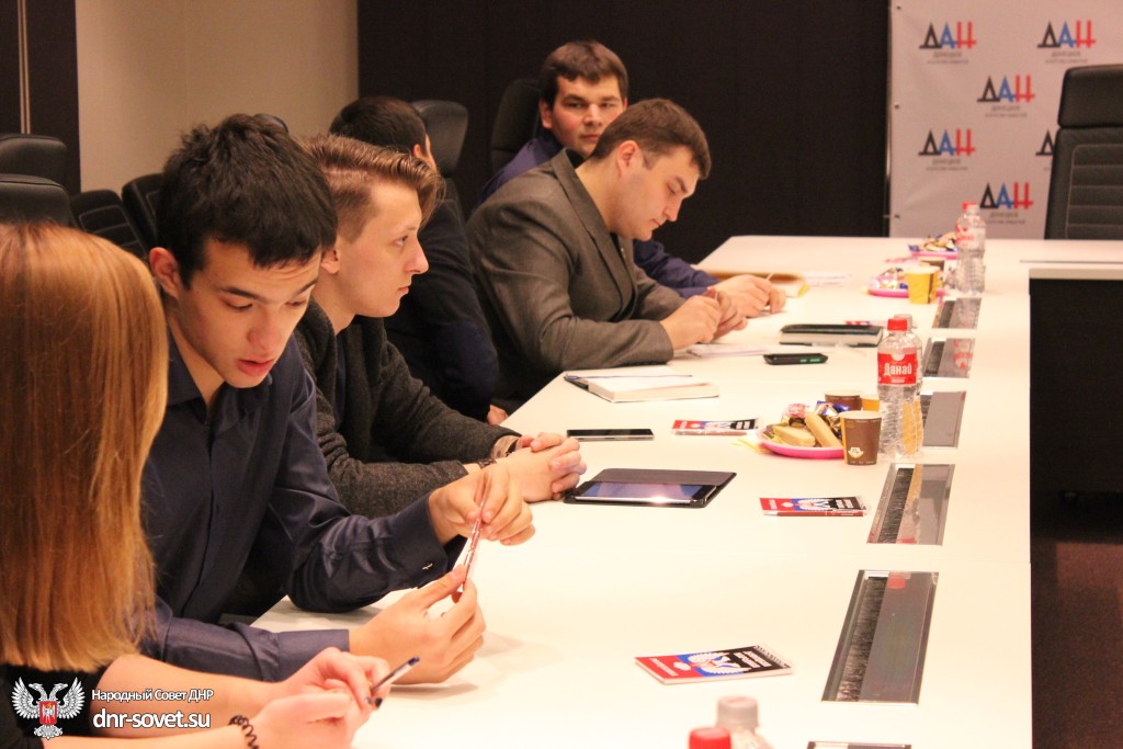 Pushilin&students_002